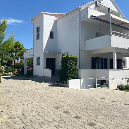 Appartement Niva Nin