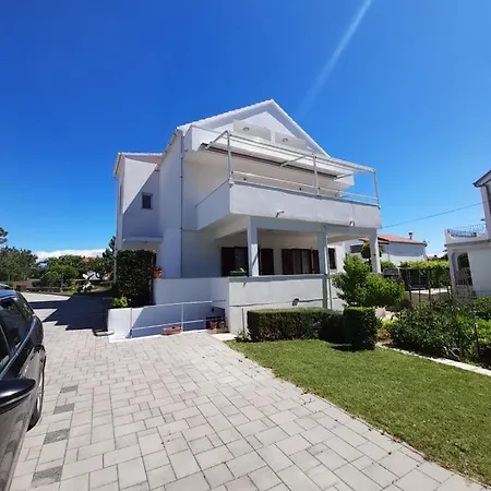 Niva Apartment